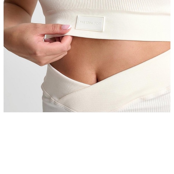 WOMEN'S PINK SODA SPORT BATON RIB SEAMLESS BRA & BIKER SHORTS - Picture 2 of 3